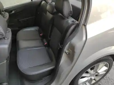 Peça sobressalente para automóvel em segunda mão BANCOS TRASEIROS por OPEL ASTRA H BERLINA  Referências OEM IAM   