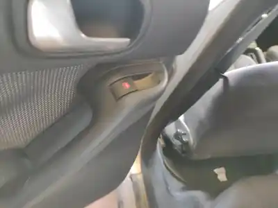 Pièce détachée automobile d'occasion commande de lève vitre arrière gauche pour audi a3 (8l) axr références oem iam 