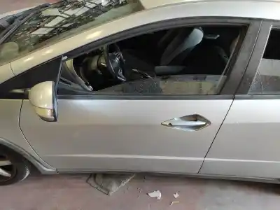 Автозапчасти б/у левая передняя дверь за honda civic viii hatchback (fn, fk) 2.2 ctdi (fk3) ссылки oem iam 