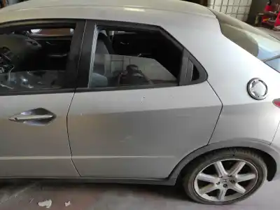 Автозапчасти б/у задняя левая дверь за honda civic viii hatchback (fn, fk) 2.2 ctdi (fk3) ссылки oem iam 