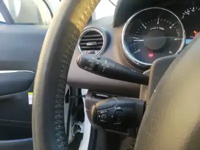 Pièce détachée automobile d'occasion Commutateur Multifonctions pour PEUGEOT 3008 1.6 HDi FAP CAT (9HZ / DV6TED4) Références OEM IAM 96667320XT  