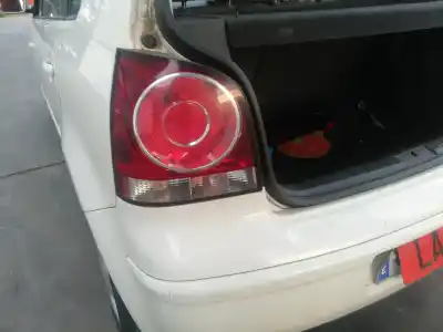 Recambio de automóvil de segunda mano de Piloto Trasero Izquierdo para VOLKSWAGEN POLO (9N3) BBM referencias OEM IAM   