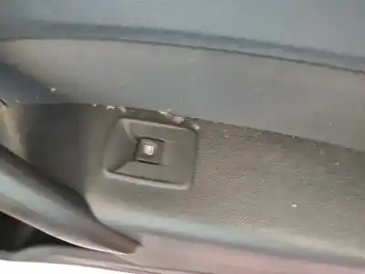 Pièce détachée automobile d'occasion Commande De Lève Vitre Avant Droit pour RENAULT KANGOO II (F/KW0) K9K628 Références OEM IAM   
