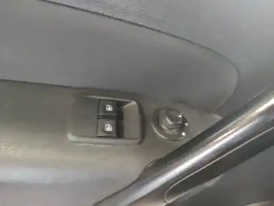 Pièce détachée automobile d'occasion Commande De Lève Vitre Avant Gauche pour RENAULT KANGOO II (F/KW0) K9K628 Références OEM IAM   