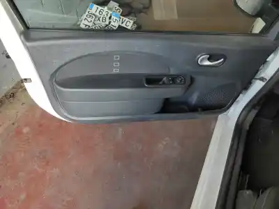 Recambio de automóvil de segunda mano de GUARNECIDO PUERTA DELANTERA IZQUIERDA para RENAULT TWINGO II (CN0_) 1.5 DCI (CN0U) referencias OEM IAM   