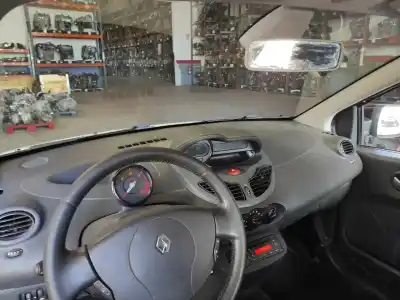 Recambio de automóvil de segunda mano de SALPICADERO para RENAULT TWINGO II (CN0_) 1.5 DCI (CN0U) referencias OEM IAM   