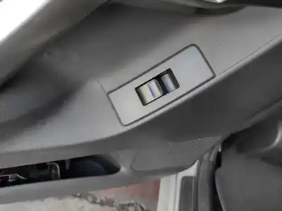 Pezzo di ricambio per auto di seconda mano Comandi Alzacristalli Posteriore Sinistro per TOYOTA VERSO (AUR2/ZGR2) 1ADFTV Riferimenti OEM IAM   