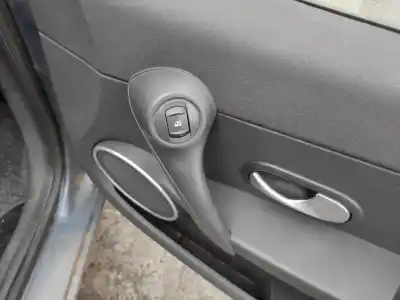 Second-hand car spare part RIGHT FRONT POWER WINDOW SWITCH for RENAULT CLIO III  OEM IAM references   