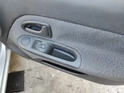 Автозапчастина б/у передній правий віконний вимикач для RENAULT CLIO II FASE II (B/CB0) D7F726 Посилання на OEM IAM   