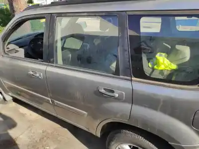 Recambio de automóvil de segunda mano de PUERTA TRASERA IZQUIERDA para NISSAN X-TRAIL (T30) YD22ETI(YD22DDTI) referencias OEM IAM   