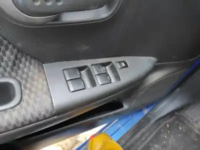 Автозапчастина б/у передні вікний вмикач для NISSAN NOTE (E11E) K9K700 Посилання на OEM IAM   