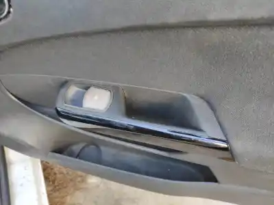 Peça sobressalente para automóvel em segunda mão Botão / Interruptor Elevador Vidro Dianteiro Direito por OPEL CORSA D Z14XEP Referências OEM IAM   