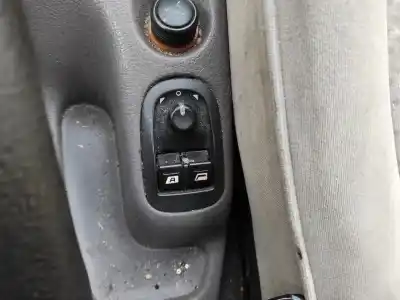 Автозапчастина б/у передні вікний вмикач для PEUGEOT 206 FASTBACK (2A/C) 1.4 16V Посилання на OEM IAM   