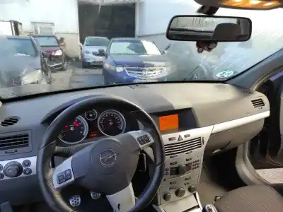 Автозапчастина б/у панель приладів для opel astra h sedán (a04) 1.6 (l69) посилання на oem iam 