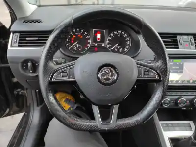 Second-hand car spare part steering wheel for skoda octavia iii combi (5e5, 5e6) 2.0 tdi oem iam references 565064241b