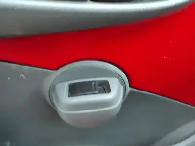 Peça sobressalente para automóvel em segunda mão botão / interruptor elevador vidro dianteiro esquerdo por citroen c1 (pm_, pn_) 1.0 referências oem iam 