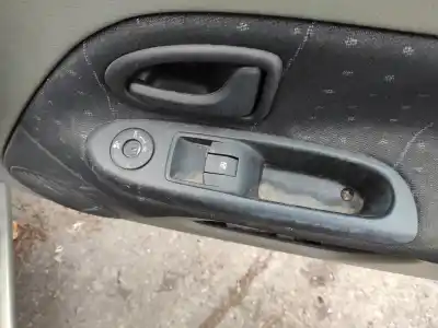 Second-hand car spare part right front power window switch for renault clio ii fase i (b/cb0) d7f720 oem iam references 