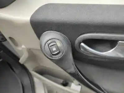 Piesă de schimb auto la mâna a doua Panou Comandã Geamuri Electrice Fatã Partea Din Dreapta pentru RENAULT MEGANE II SEDÁN (LM0/1_) 1.5 DCI (LM02, LM13, LM2A) Referințe OEM IAM   