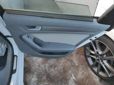 Peça sobressalente para automóvel em segunda mão forra / revestimento da porta traseira direita por audi a4 b8 avant (8k5) 2.0 tdi referências oem iam 