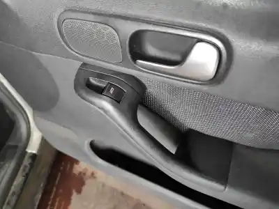 Peça sobressalente para automóvel em segunda mão botão / interruptor elevador vidro dianteiro direito por audi a3 (8l1) 1.9 tdi referências oem iam 