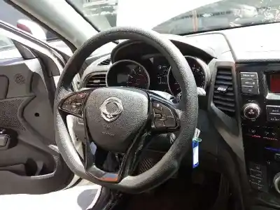 Автозапчастина б/у кермо для ssangyong xlv 1.6 cat 128 cv / 94 kw посилання на oem iam 4511335000  