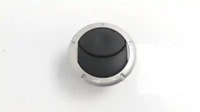 Pièce détachée automobile d'occasion GRILLE D'AÉRATION pour DACIA SANDERO  Références OEM IAM 8200212480  
