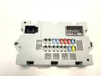 Pièce détachée automobile d'occasion BOÎTES À FUSIBLES pour LAND ROVER DISCOVERY 4  Références OEM IAM EH2214Q073AA  