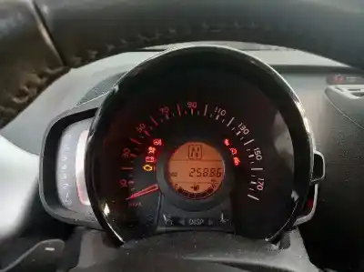 Peça sobressalente para automóvel em segunda mão quadrante por toyota aygo 1.0 cat referências oem iam 769167330u  