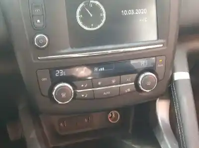Peça sobressalente para automóvel em segunda mão comando de sofagem (chauffage / ar condicionado) por renault kadjar zen referências oem iam 275102210r  