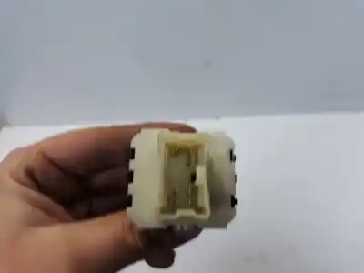 Second-hand car spare part left front power window switch for renault clio iv dynamique oem iam references 254118722r  iaf240017