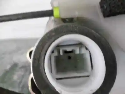 Автозапчастина б/у замок заднього правого дверя для toyota prius (nhw30) eco посилання на oem iam   