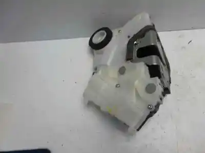 Pièce détachée automobile d'occasion serrure de porte avant droite pour toyota yaris active hybrid références oem iam 