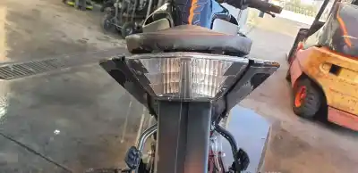 Pièce détachée automobile d'occasion feu arrière central pour ktm 390 duke 390 duke 44 cv / 32 kw références oem iam 93014040100  