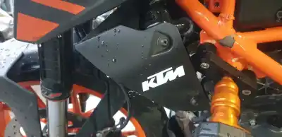 Gebrauchtes Autoersatzteil FORMTEIL zum KTM 125 DUKE  OEM-IAM-Referenzen 94108020000C1  