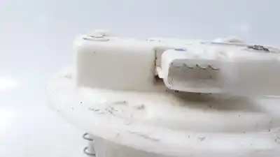 Автозапчастина б/у паливний насос для dacia sandero basis посилання на oem iam 172022377r  