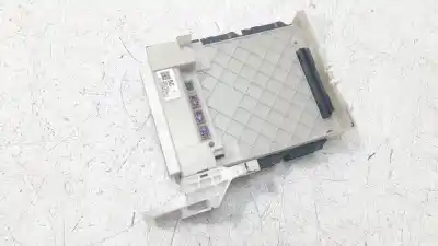 Peça sobressalente para automóvel em segunda mão caixa de fusíveis e relés por toyota corolla (e21) sedan 1.8 16v hybrid referências oem iam 8273002p80