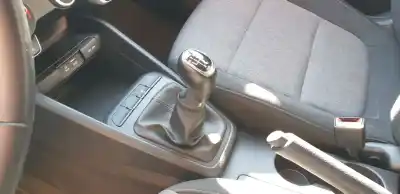 Second-hand car spare part GEAR LEVER KNOB for KIA STONIC (YBCUV)  OEM IAM references 43711H8210  