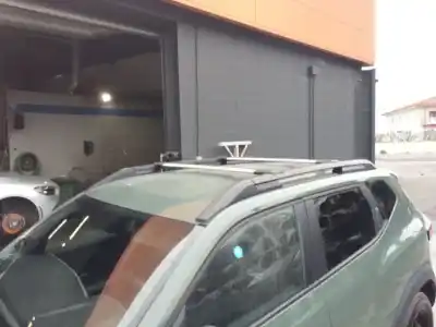 Second-hand car spare part roof bars for dacia duster iii eco-g 100 essential oem iam references 738217651r