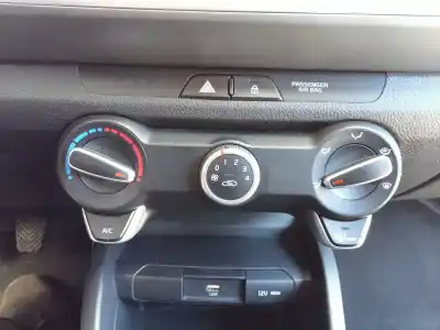 Peça sobressalente para automóvel em segunda mão comando de sofagem (chauffage / ar condicionado)  por kia stonic (ybcuv) concept referências oem iam 97250h8020lef