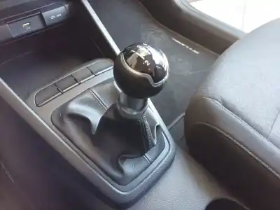 Second-hand car spare part GEAR LEVER KNOB for KIA STONIC (YBCUV)  OEM IAM references 43711D9100  