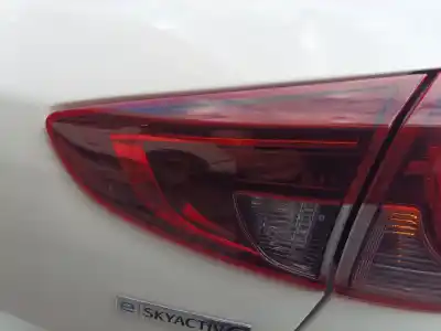 Автозапчасти б/у внутренний правый задний фонарь за mazda 2 (dl, dj) 1.5 skyactiv-g m hybrid ссылки oem iam d43n513fo  