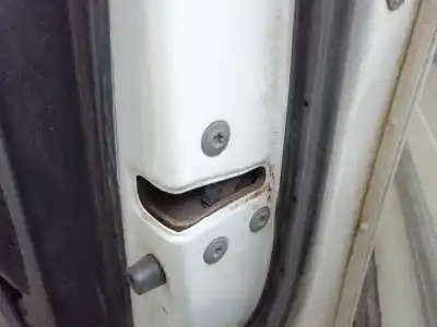 Second-hand car spare part front right door lock for toyota hilux vii pick-up (_n1_, _n2_, _n3_) 2.5 d-4d 4wd (kun25_) oem iam references 690300k070   Second-hand car spare part front right door lock for toyota hilux vii pick-up (_n1_, _n2_, _n3_) 2.5 d-4d 4wd (kun25_) oem iam references 690300k070