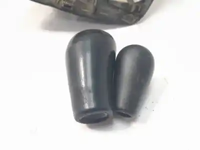 Second-hand car spare part gear lever knob for toyota hilux vii pick-up (_n1_, _n2_, _n3_) 2.5 d-4d 4wd (kun25_) oem iam references 588080k120  588080k140 Second-hand car spare part gear lever knob for toyota hilux vii pick-up (_n1_, _n2_, _n3_) 2.5 d-4d 4wd (kun25_) oem iam references 588080k120  588080k140