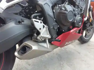 Pièce détachée automobile d'occasion Tuyau D'echappement Complet pour HONDA CBR CBR 650 R (RH01) Références OEM IAM 18300MKYE00  18355MKYE00