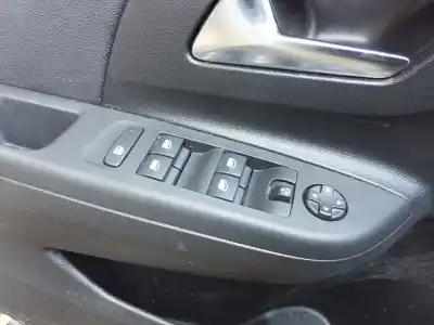 Pièce détachée automobile d'occasion commande de lève vitre avant gauche pour opel corsa f 1.2 (68) références oem iam 98421760zd  