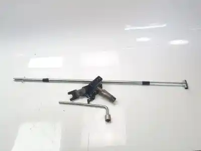 Recambio de automóvil de segunda mano de HERRAMIENTAS para MITSUBISHI L 200 (KL0/KJ0) Basis Doppelkabine 4WD referencias OEM IAM   