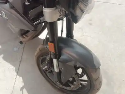 Peça sobressalente para automóvel em segunda mão CAVE DE RODA DIANTEIRA DIREITA por BMW F F 900 R A2 (4R90) Referências OEM IAM 46617715965  