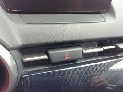 Second-hand car spare part HAZARD WARNING LIGHTS for MAZDA 2 (DL, DJ) 1.5 SKYACTIV-G M HYBRID OEM IAM references DA6A664H0  