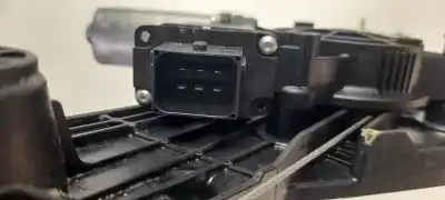 Peça sobressalente para automóvel em segunda mão elevador de vidros traseiro esquerdo por jeep avenger altitude referências oem iam 52232934  
