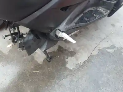 Pezzo di ricambio per auto di seconda mano staffa per yamaha x-max x-max 400 (sh11) riferimenti oem iam b74f74400000